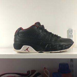 Air Jordan retro 9 bred